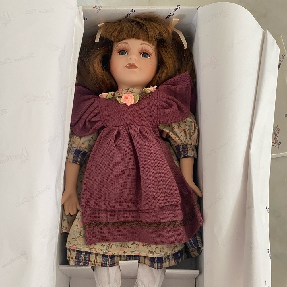 Charming Doll - Picture 7 of 8